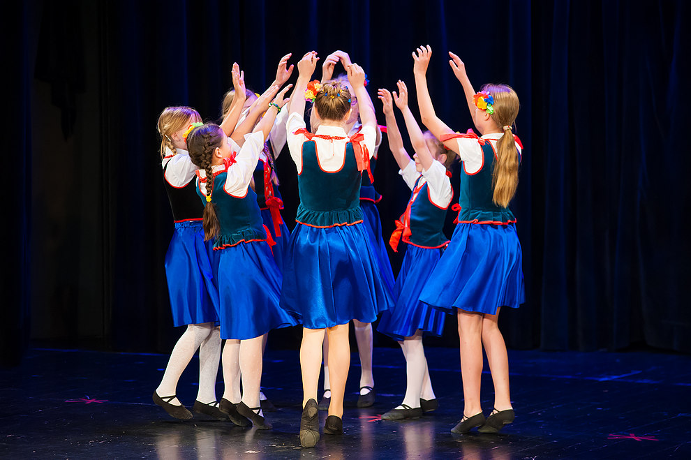 Reprezentacyjny Zespół Ambasadorów Polskiego Tańca „Bella Polonia” - Zdjęcie 1 z 21